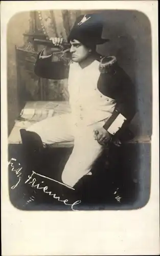 Foto Ak Napoleon in Uniform, Fernrohr, Schauspieler, Theaterszene