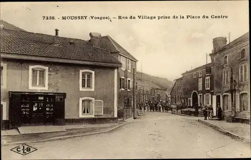 Ak Moussey Lothringen Vosges, Rue du Village prise de la Place du Centre