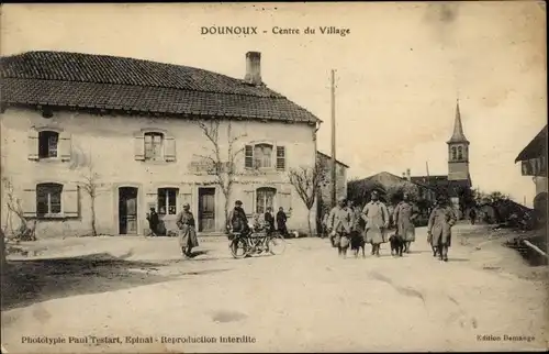 Ak Dounoux Lothringen Vosges, Centre du Village