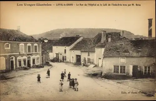 Ak Liffol le Grand Lothringen Vosges,La Rue de l'Hopital et le Cafe de l'Industrie tenue par M. Bona