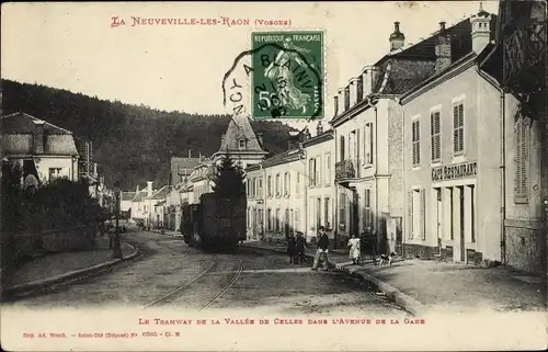 Ak La Neuveville les Raon Lothringen Vosges, Le Tramway de la Vallee de Celles, Avenue de la Gare