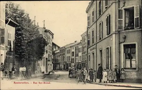 Ak Rambervillers Lothringen Vosges, Rue Sur Broué