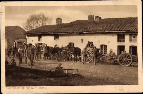Ak Deutsche Fußartillerie, ausrückend zu dem Kämpfen vor Verdun