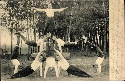 Ak Deutsche Soldaten beim Turnen, Pyramide