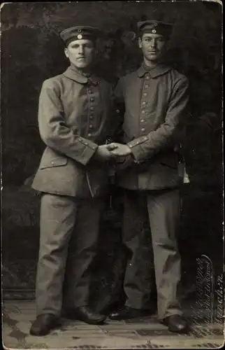 Foto Ak Deutsche Soldaten in Uniform, Standportrait, München