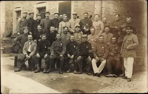 Foto Ak Landau in der Pfalz, Kriegsgefangene Franzosen, Gruppenbild