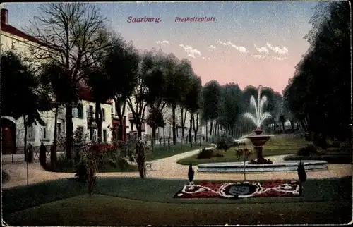 Ak Sarrebourg Saarburg Lothringen Moselle, Freiheitsplatz, Springbrunnen