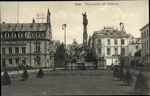 Ak Trier an der Mosel, Kornmarkt mit Rathaus