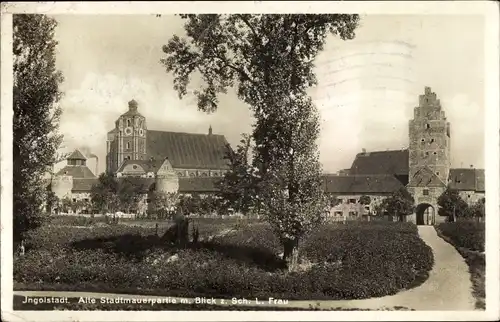 Ak Ingolstadt an der Donau Oberbayern, Alte Stadtmauerpartie mit Blick z. Sch. L. Frau