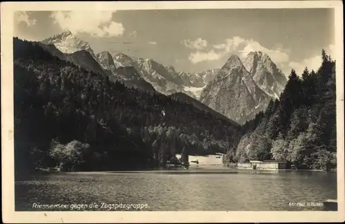 Ak Garmisch Partenkirchen in Oberbayern, Rießersee, Rieser See, Blick gegen die Zugspitzgruppe