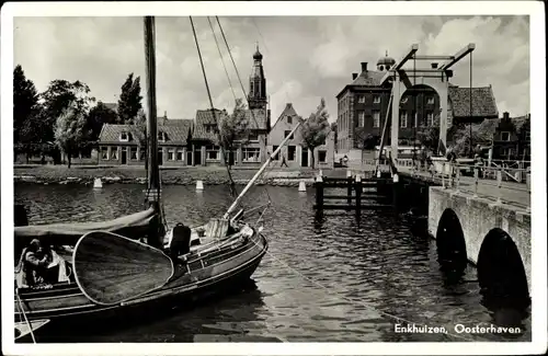 Ak Enkhuizen Nordholland Niederlande, Oosterhaven, Brücke, Bootspartie