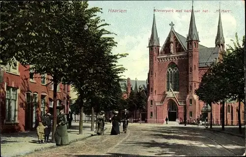 Ak Haarlem Nordholland Niederlande, Kleverpark met kerk van het, H. Hart