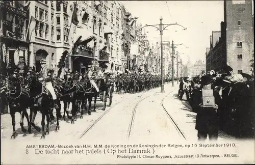 Ak Amsterdam Nordholland, Bezoek de Koningin der Belgen 1910, De tocht naar het paleis