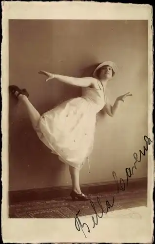 Ak Schauspielerin Bella Carena, Kleid, Autogramm