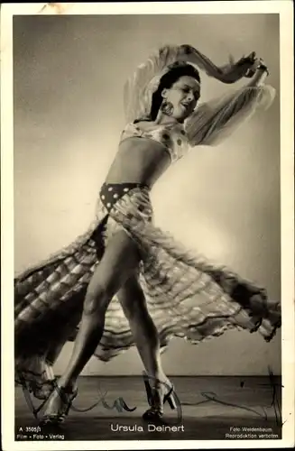 Ak Schauspielerin und Tänzerin Ursula Deinert, Portrait, tanzend, Autogramm