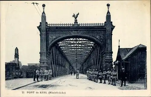 Ak Kehl am Rhein, Soldaten an der Rheinbrücke