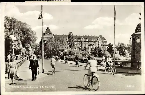 Ak Örebro Schweden, Centralpalatset fran Storbron