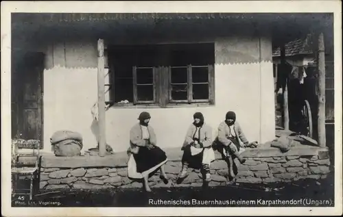 Ak Ruthenische Bauernhaus in einem Karpatendorf, Ungarn