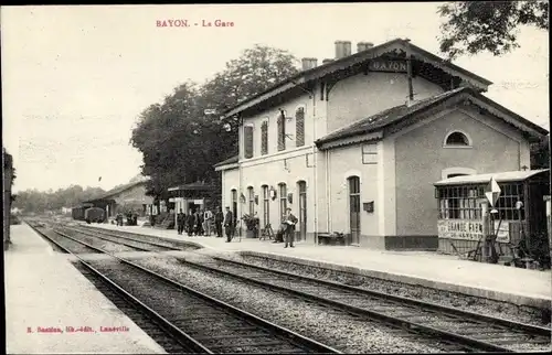 Ak Bayon Meurthe et Moselle Elsass Lothringen, La Gare, Bahnhof, Gleisseite