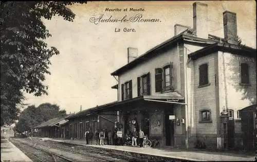 Ak Audun le Roman Meurthe et Moselle, La Gare, Bahnhof, Gleisseite