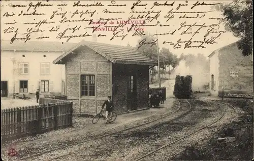 Ak Einville Meurthe et Moselle, La Gare, Bahnhof, Gleisseite