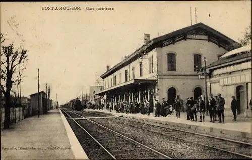 Ak Pont a Mousson Meurthe et Moselle, La Gare, Bahnhof, Gleisseite