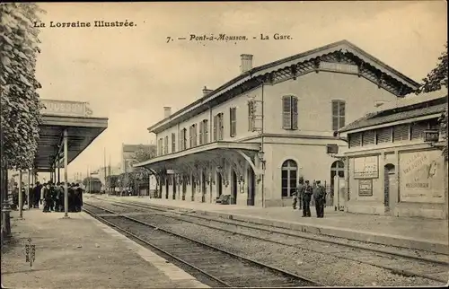 Ak Pont a Mousson Meurthe et Moselle, La Gare, Bahnhof, Gleisseite