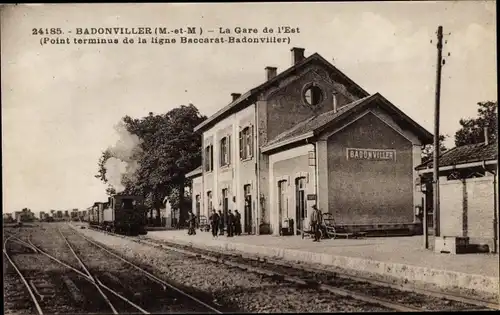 Ak Badonvillers Lothringen Meurthe et Moselle, La Gare de l'Est, Bahnhof, Gleisseite