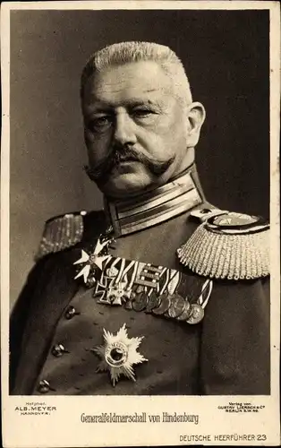 Ak Generalfeldmarschall Paul von Hindenburg, Portrait in Uniform, Orden