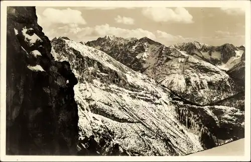 Ak Mittenwald in Oberbayern, Karwendelabfahrt, Blick von der Dammkarscharte gegen Tiroler Alpen