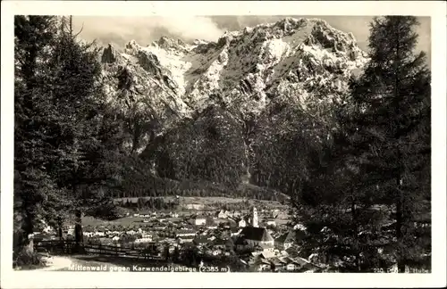 Ak Mittenwald in Oberbayern, Panoramablick gegen Karwendelgebirge