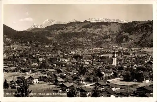 Ak Garmisch Partenkirchen in Oberbayern, geg. Karwendel, Panorama