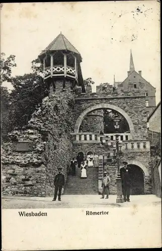 Ak Wiesbaden in Hessen, Römertor, Treppen