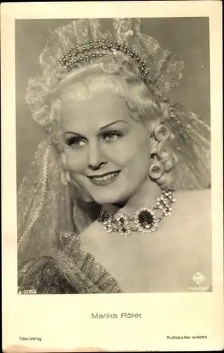 Ak Schauspielerin und Tänzerin Marika Rökk, Portrait, Filmkostüm