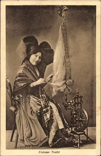 Ak Frau in Elsässer Tracht am Spinnrad