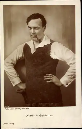 Ak Schauspieler Wladimir Gaidarow, Portrait, Pfeife