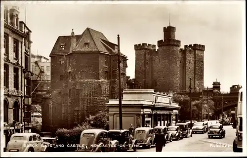 Ak Newcastle upon Tyne Northumberland England, Black Gate and Castle