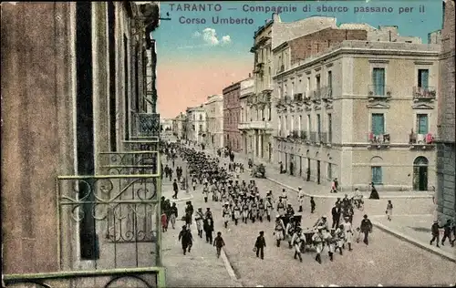 Ak Tarent Taranto Puglia, Compagnie di sbarco passano per il Corso Umberto