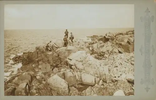 Kabinett Foto Bornholm Dänemark, Partie an der felsigen Küste, 1896