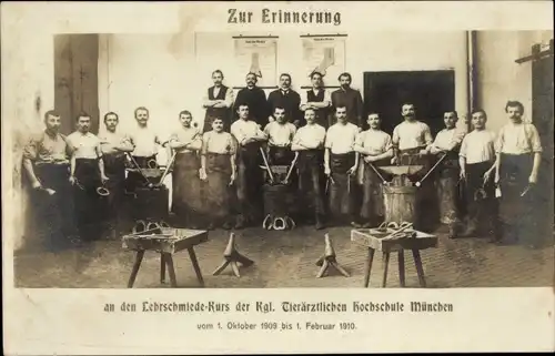 Foto Ak München Bayern. Lehrschmiedekurs der Kgl. Tierärztlichen Hochschule 1910, Hufschmied