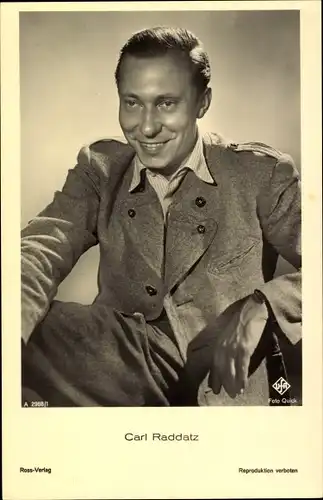 Ak Schauspieler Carl Raddatz, Sitzportrait, UFA Film, Ross Verlag A 2988 1