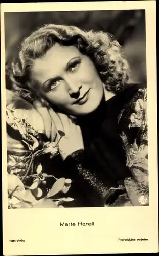 Ak Schauspielerin Marte Harell, Portrait, Blüten, Ross Verlag Nr. A 3206/1