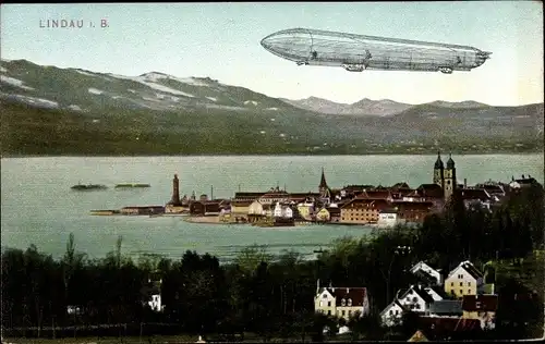 Ak Lindau am Bodensee Schwaben, Zeppelin über der Stadt, Luftschiff