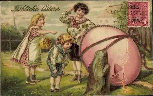 Präge Litho Glückwunsch Ostern, Kinder betrachten großes angeschlagenes Osterei