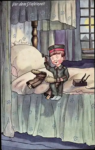 Ak Vor dem Stiefelapell, Soldat beschlägt die Sohlen