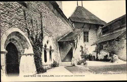 Ak Chillon Kanton Waadt, cour et escalier d'honneur