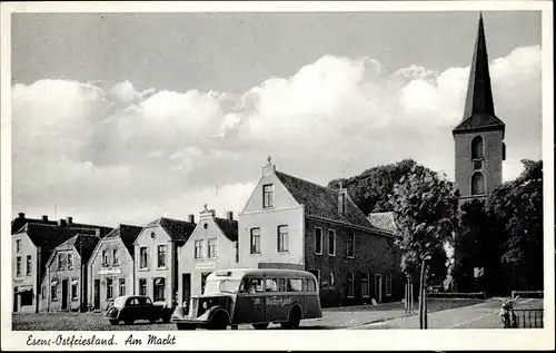 Ak Esens Kreis Wittmund Ostfriesland, Reisebus am Markt, Kirche