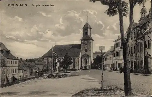 Ak Grünhain Beierfeld im Erzgebirge Sachsen, Marktplatz, Kirche