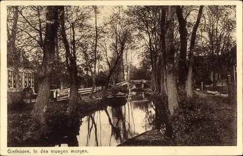 Ak Giethoorn Overijssel Niederlande, In den vroegen morgen