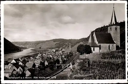 Ak Hatzenport an der Mosel, Ortsansicht mit alter Kirche, Bahnstrecke